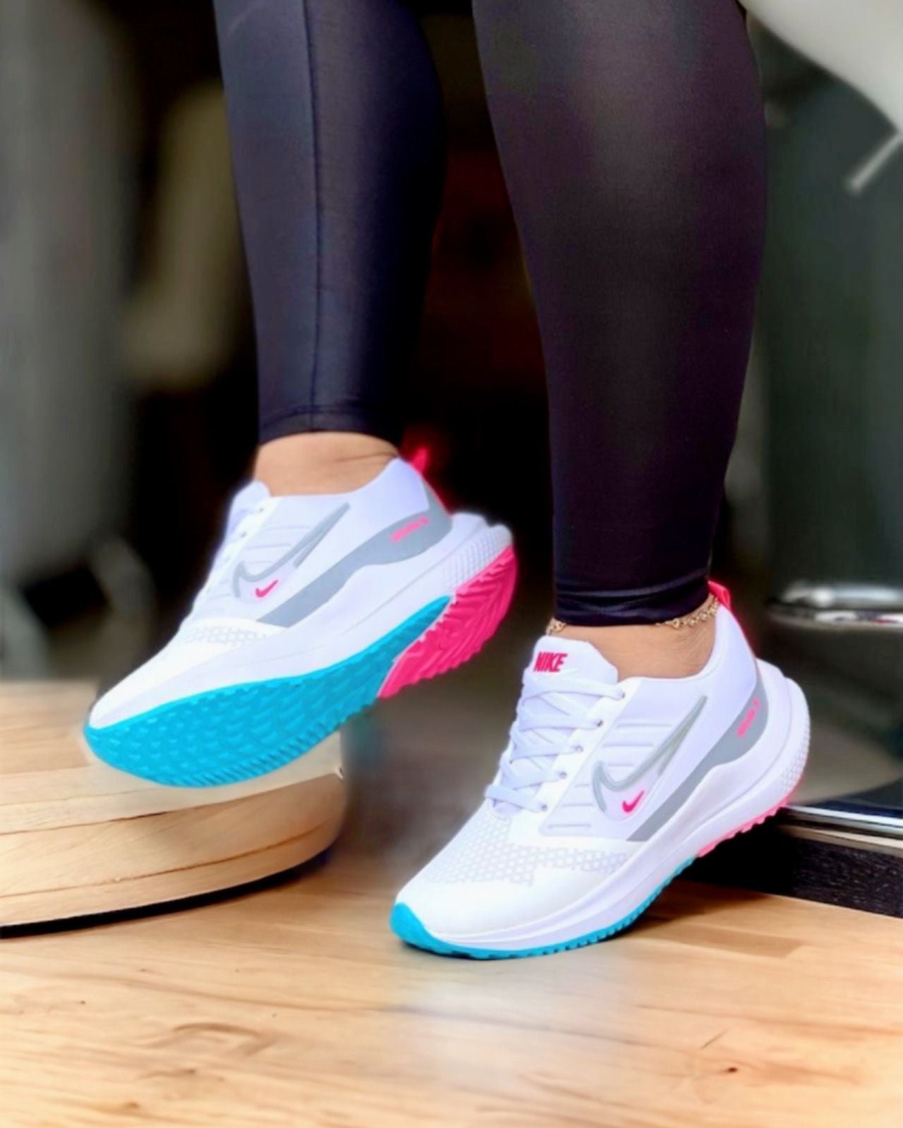 Nike Zoom Winflo 9 Femenino – Comodidad y Estilo para tu Carrera