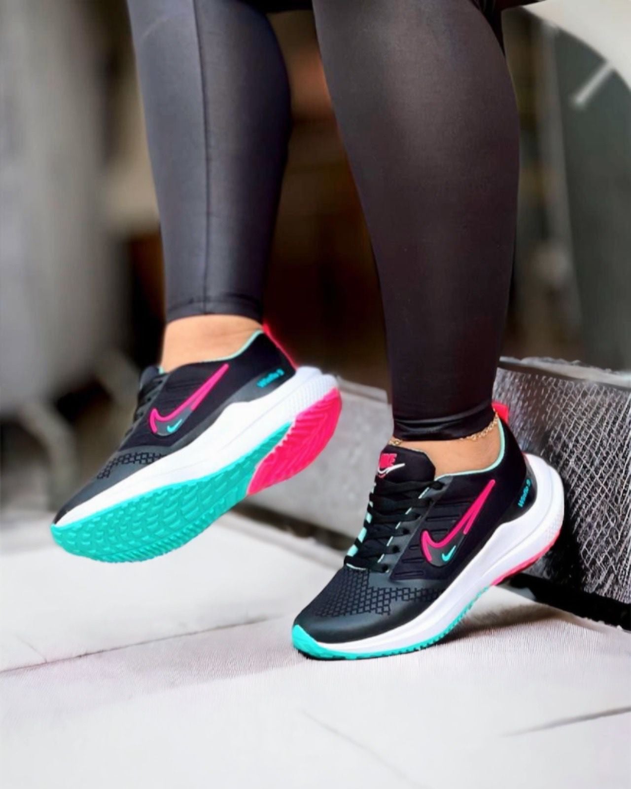 Nike Zoom Winflo 9 Femenino – Comodidad y Estilo para tu Carrera