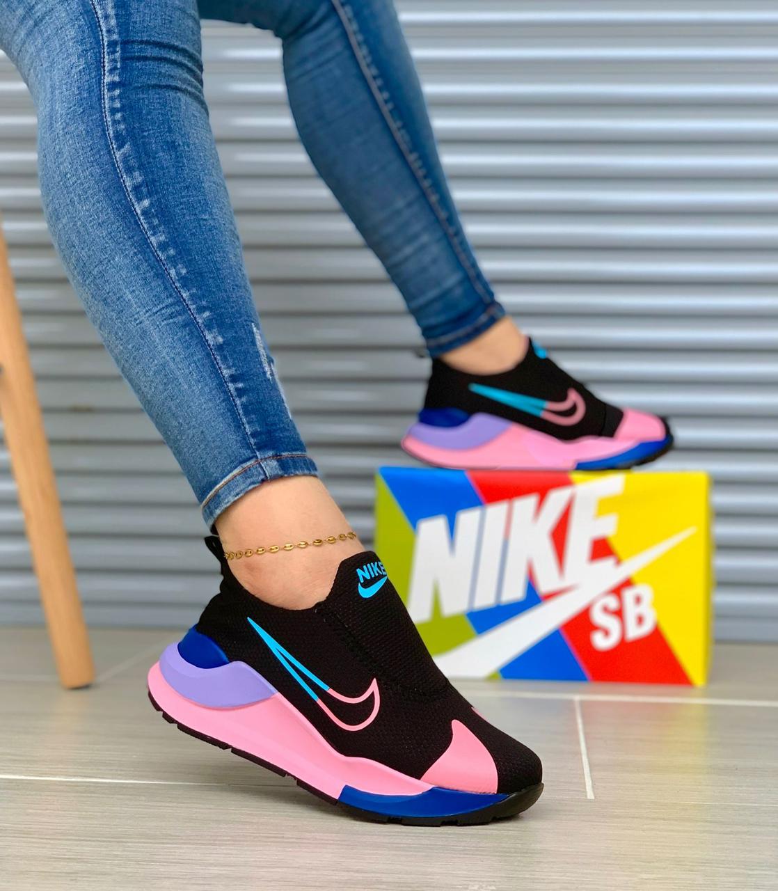 Nike SB Slip-On Reflectivo – Comodidad, Estilo y Tecnología en Cada Paso!