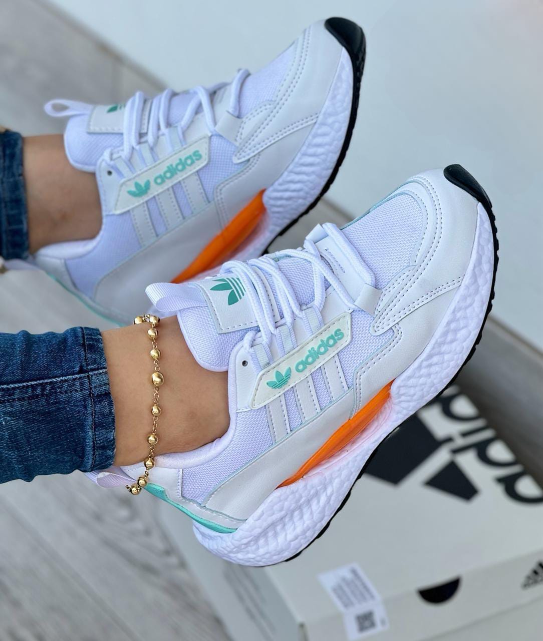 ¡Adidas Mujer - Tenis de Estilo y Comodidad!