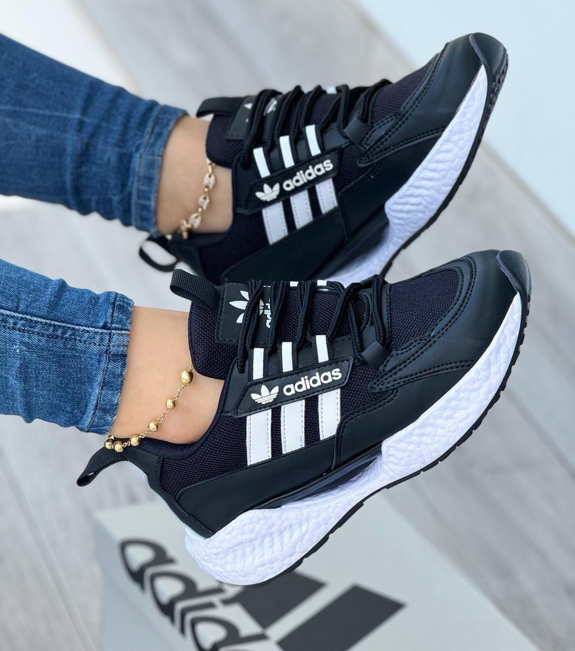¡Adidas Mujer - Tenis de Estilo y Comodidad!