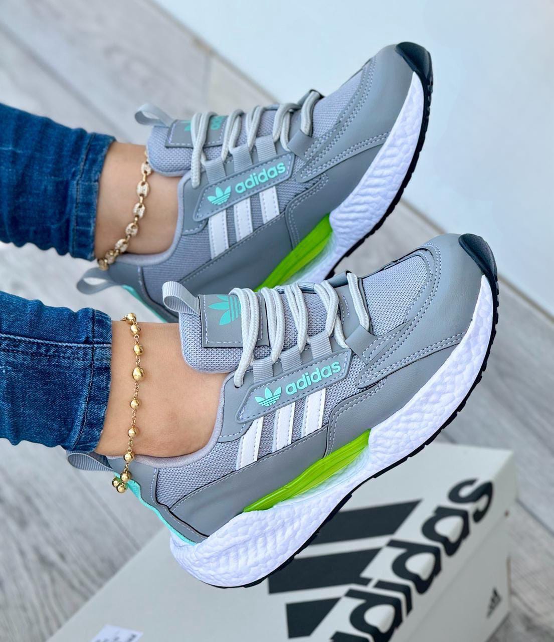 ¡Adidas Mujer - Tenis de Estilo y Comodidad!