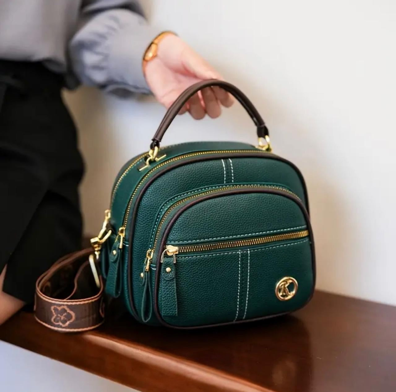 ¡Bolso Glam Elegancia - El bolso compacto, moderno y funcional!