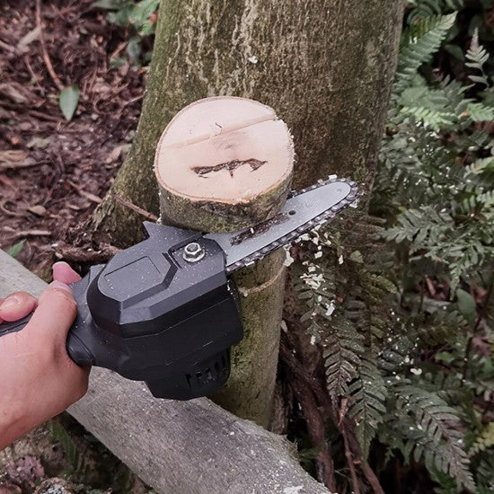 ¡Mini motosierra de cobre puro para cortes rápidos y precisos!